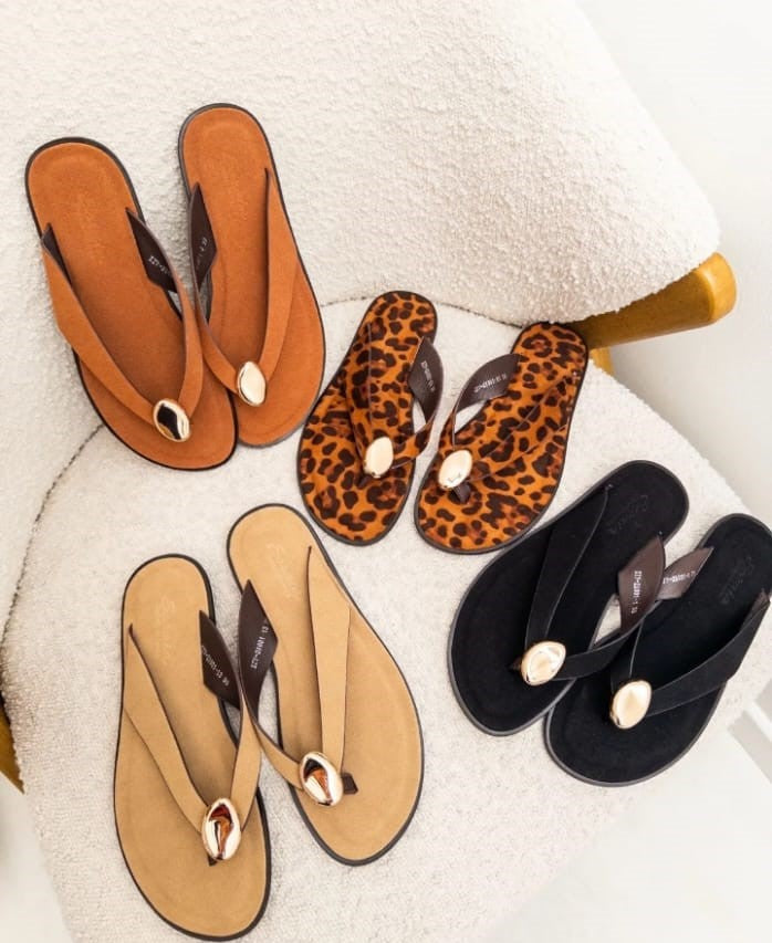 Sandalia botón dorado