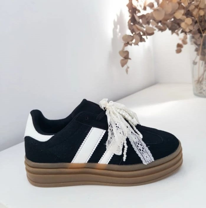 Zapatillas negra moña