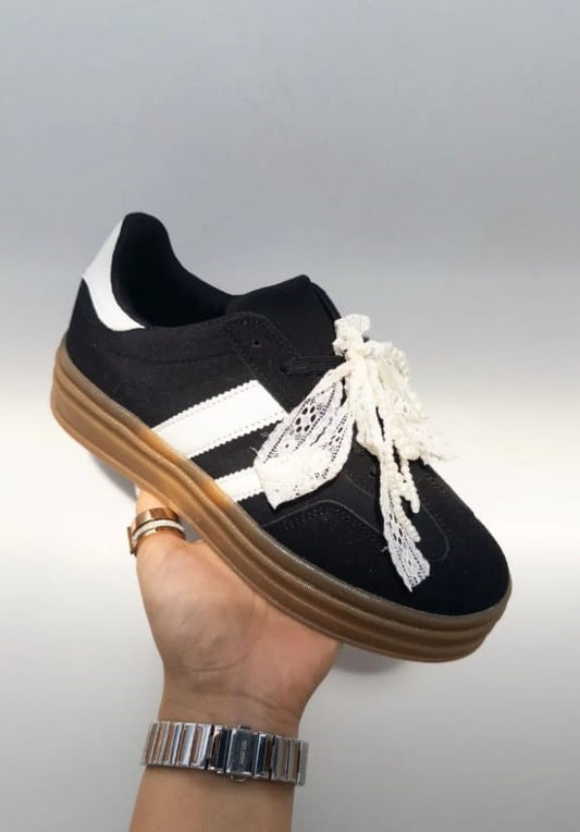 Zapatillas negra moña