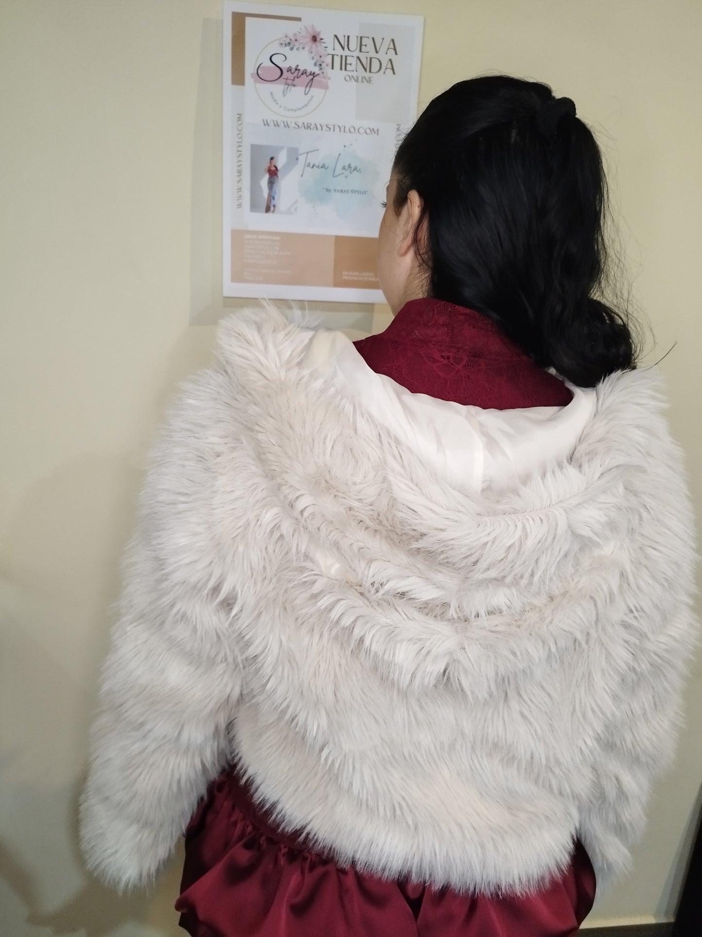 Chaqueta pelitos/.  capucha